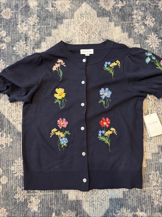 Free Assembly Sweaters - Short-Sleeve Navy Floral Embroidered Button Cardigan
